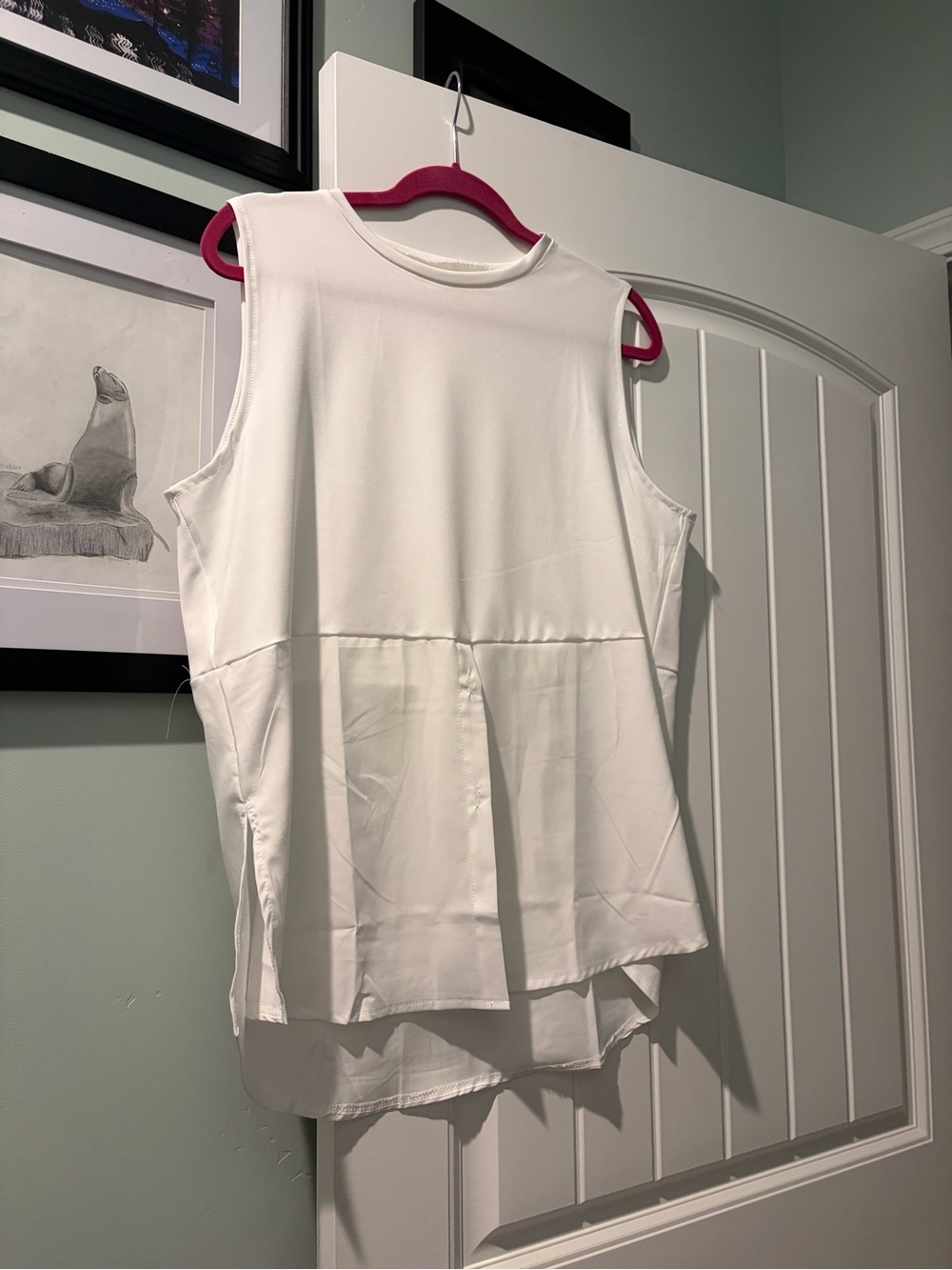 Women's White Sleeveless Pleated Back Tank Top